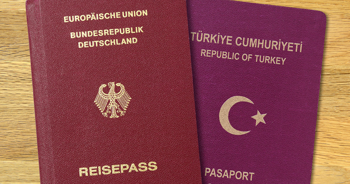 Deutscher und türkischer Reisepass
