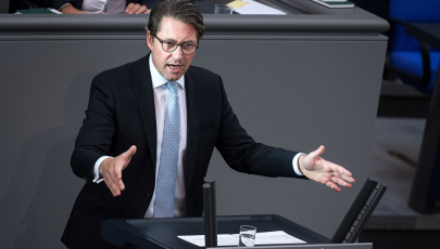 Andreas Scheuer spricht im Plenum des Deutschen Bundestages