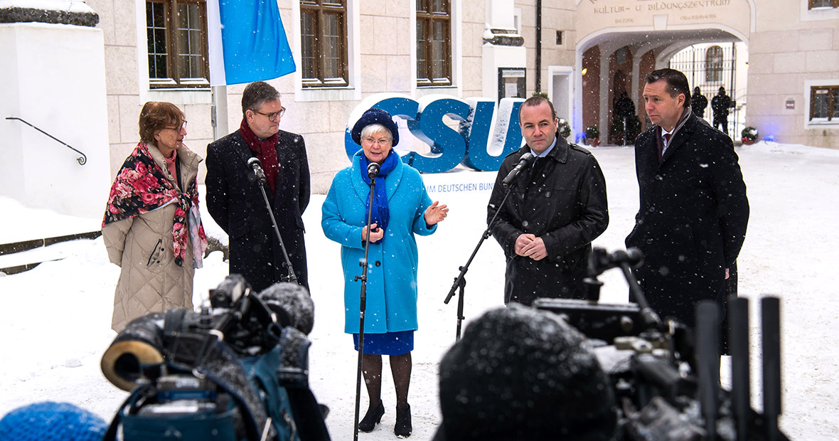 Gerda Hasselfeldt begrüßt Julian King, EU-Kommissar für die Sicherheitsunion