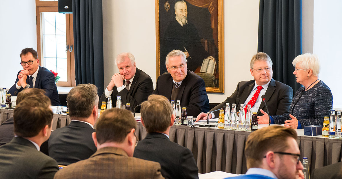 CSU-Landesgruppe im Gespräche mit Bruno Kahl, Präsident des Bundesnachrichtendienstes und Joachim Herrmann, bayerischer Innenminister