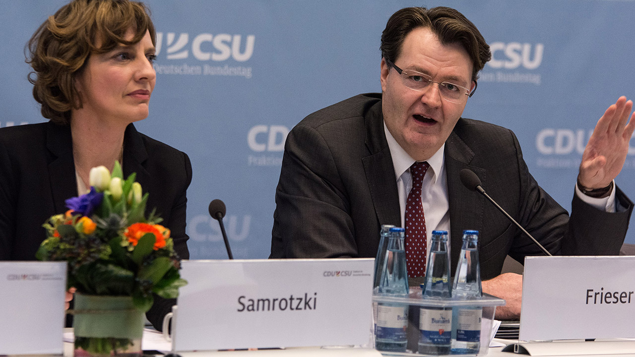 Moderatorin Tanja Samrotzki (l.) und Michael Frieser (r.) 