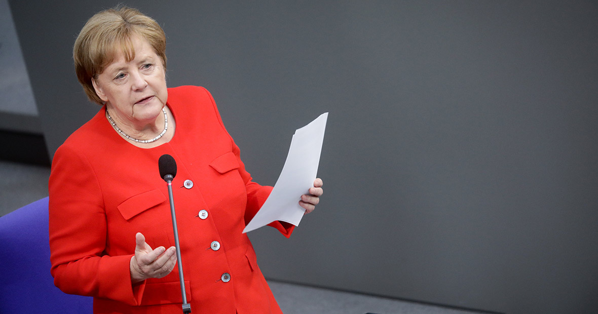 Bundeskanzlerin Angela Merkel spricht bei der Plenarsitzung des Bundestage