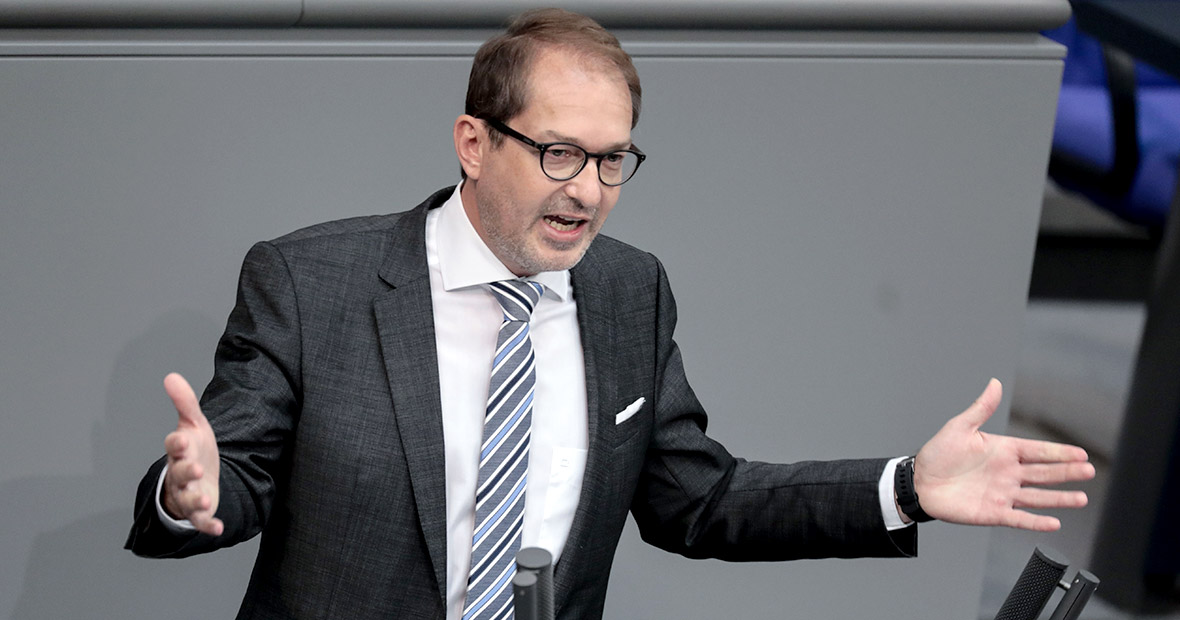 Alexander Dobrindt spricht im Plenum