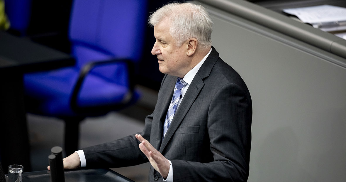 Bundesinnenminister Horst Seehofer spricht im Plenum des Deutschen Bundestages