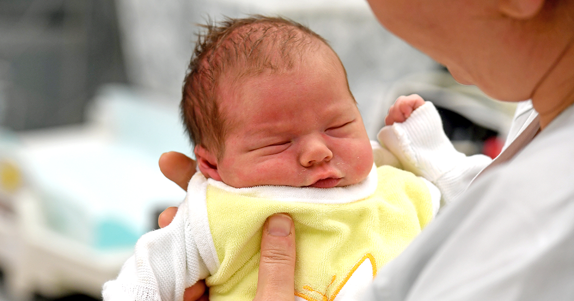 Baby in Klinik für Geburtshilfe