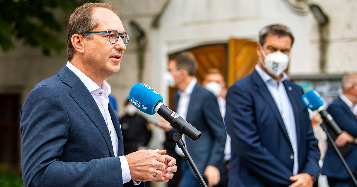 Alexander Dobrindt und Markus Söder beim Pressestatement in Kloster Seeon