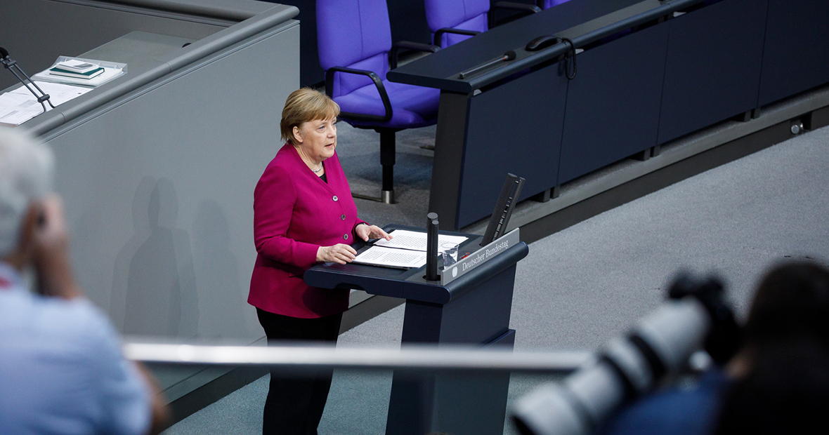 Bundeskanzlerin Angela Merkel im Plenum des Deutschen Bundestages