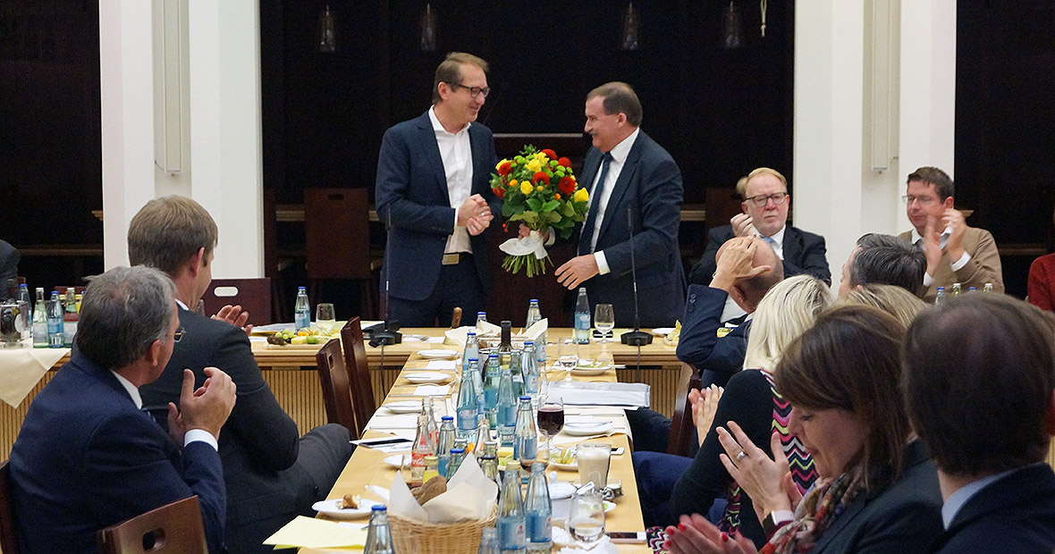 Landesgruppenvorsitzender Alexander Dobrindt verabschiedet Max Straubinger