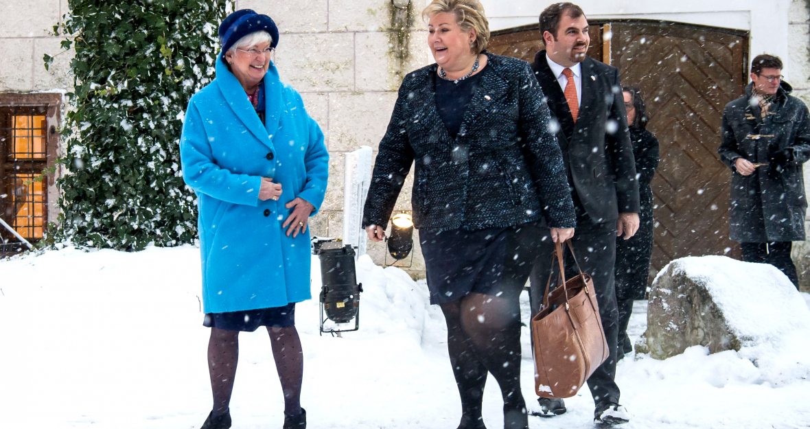 Gerda Hasselfeldt begrüßt Erna Solberg, Ministerpräsidentin von Norwegen