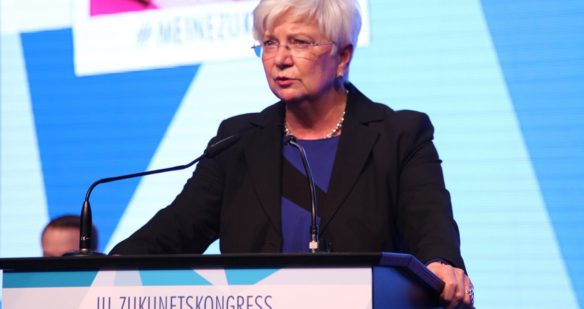 Gerda Hasselfeldt als Gastrednerin auf dem JU-Zukunftskongress Gerda Hasselfeldt als Gastrednerin auf dem JU-Zukunftskongress