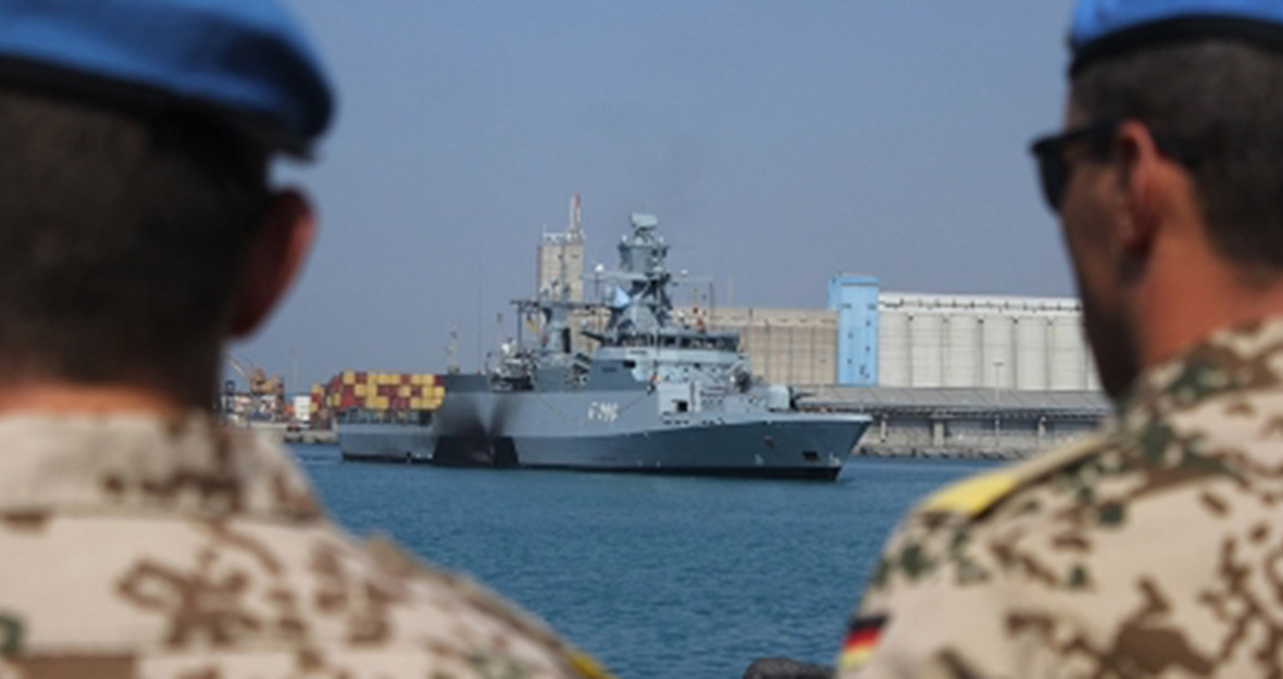 Einlaufen der Korvette Braunschweig in den Hafen auf Zypern