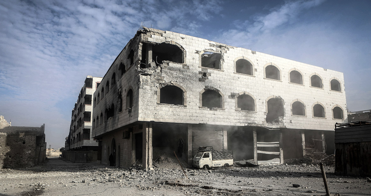 Zerstörtes Haus nach einem Luftangriff in Duma, Syrien