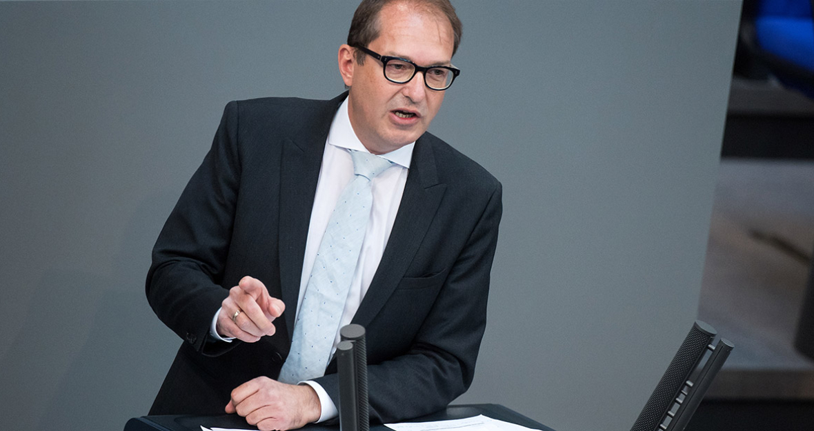 Alexander Dobrindt spricht im Plenum