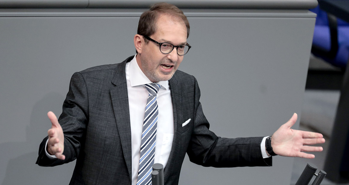 Alexander Dobrindt spricht im Plenum