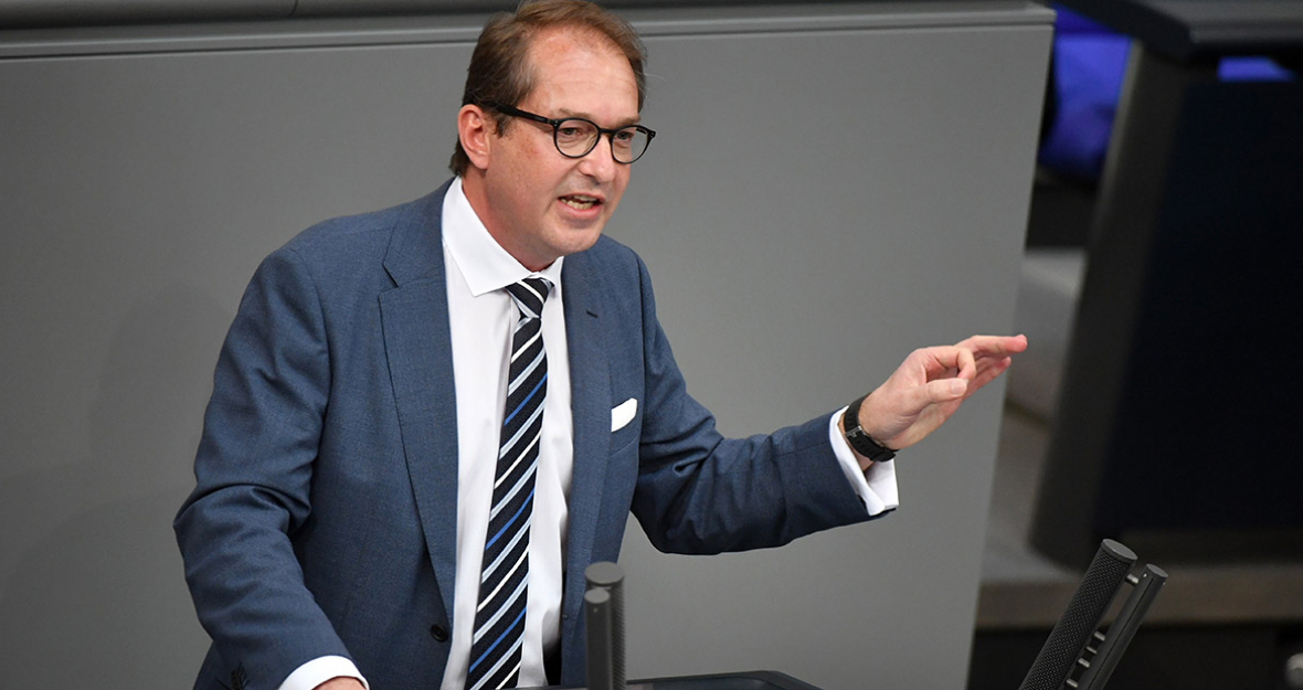 Alexander Dobrindt spricht im Plenum