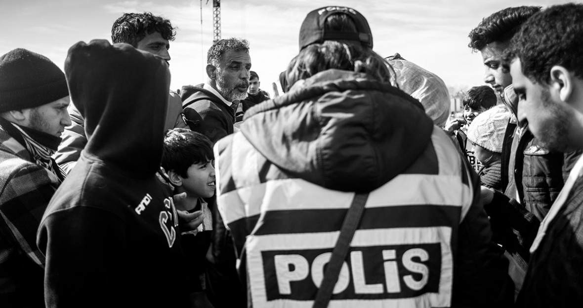 Flüchtlinge versuchen die Türkei zu verlassen