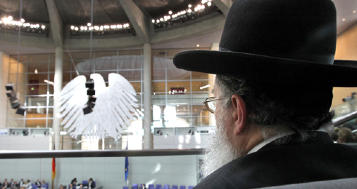 Religion: Ein Rabbiner verfolgt Debatte im Deutschen Bundestag Religion: Ein Rabbiner verfolgt Debatte im Deutschen Bundestag