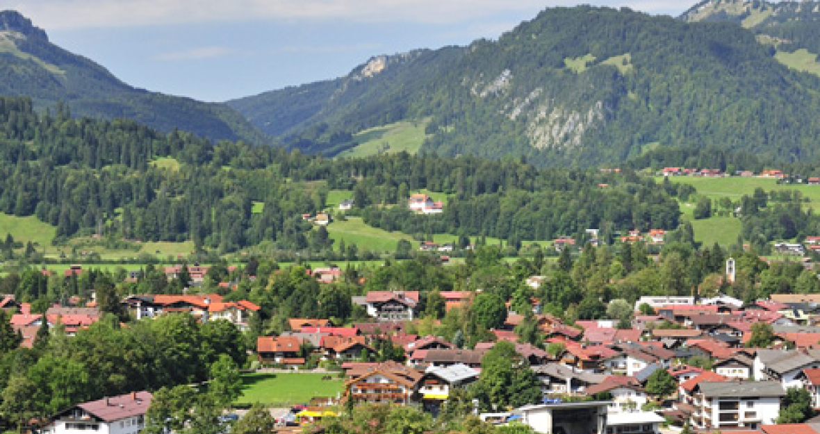 Ländlicher Raum: Ortsansicht von Oberstdorf in Bayern Ländlicher Raum: Ortsansicht von Oberstdorf in Bayern