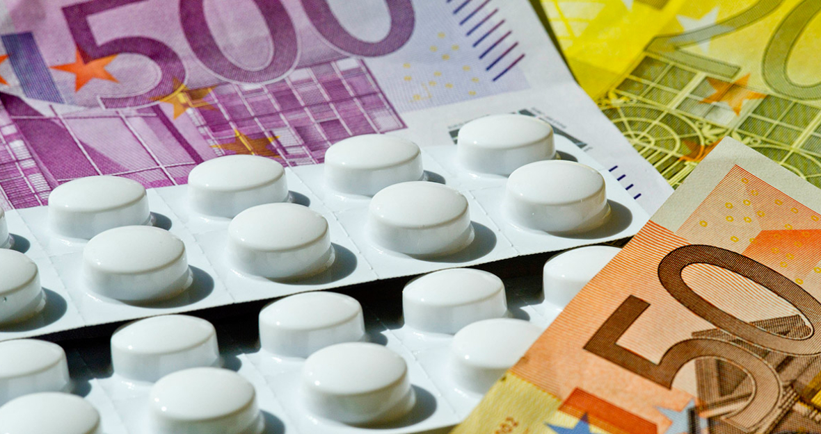 Geldscheine und Tabletten Geldscheine und Tabletten