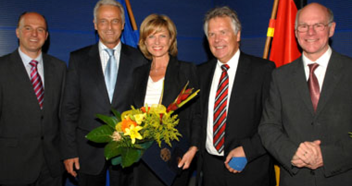 Dagmar Wöhrl mit Bundesverdienstkreuz ausgezeichnet Dagmar Wöhrl mit Bundesverdienstkreuz ausgezeichnet