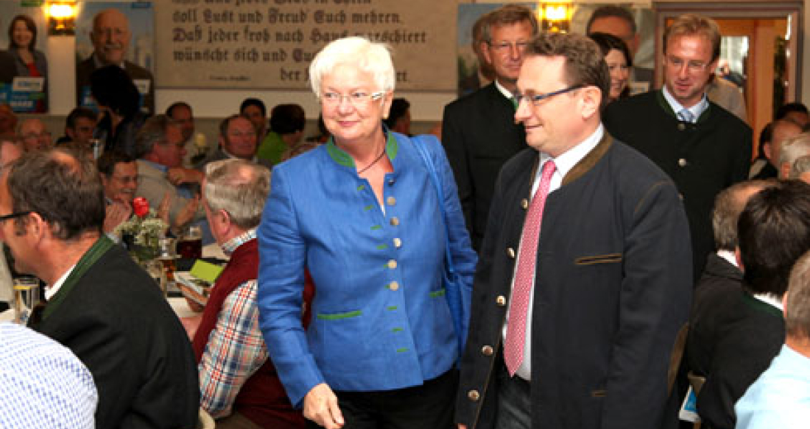 Gerda Hasselfeldt zu Gast beim Sonntagsstammtisch in Wemding Gerda Hasselfeldt zu Gast beim Sonntagsstammtisch in Wemding