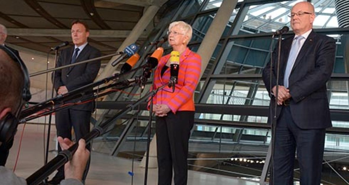 Die drei Fraktionsvorsitzenden auf der Pressekonferenz zur Einigung beim Rentenpaket 490x275