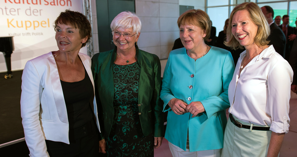 Katrin Sass, Gerda Hasselfeldt, Angela Merkel und Petra Zieser beim Kultursalon Kulturelle Vielfalt braucht Förderung