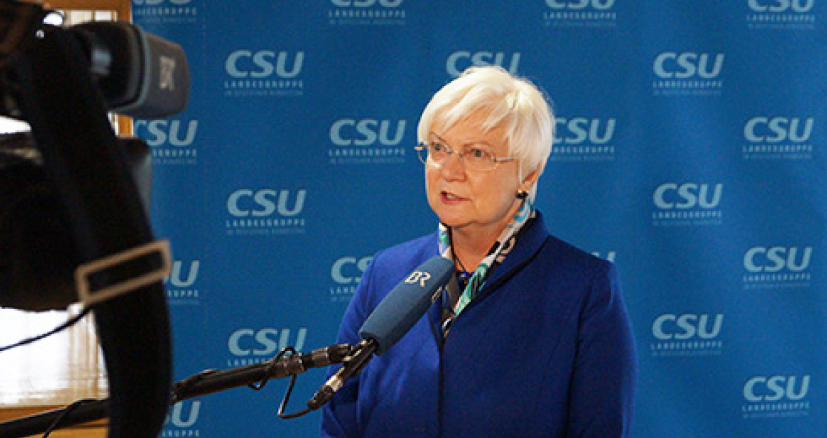 CSU-Landesgruppenvorsitzende Gerda Hasselfeldt hält im BR-Interview am Ziel der "schwarzen Null" fest. CSU-Landesgruppenvorsitzende Gerda Hasselfeldt hält im BR-Interview am Ziel der "schwarzen Null" fest.