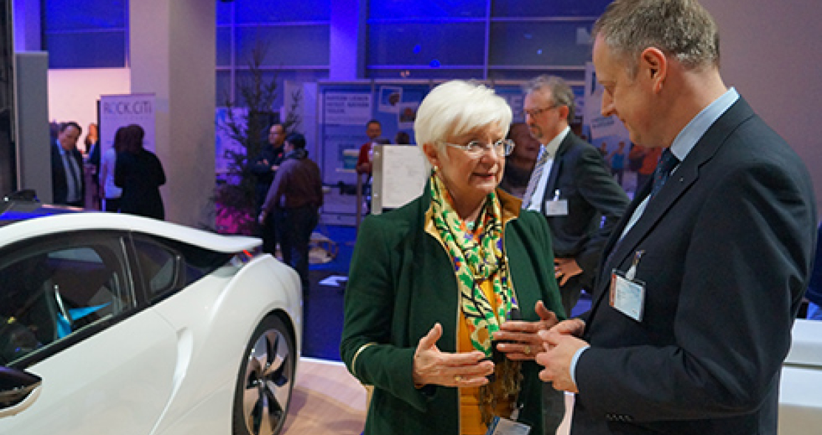 „Wirtschaft und Innovationskraft müssen weiter gestärkt werden“, betonte die CSU-Landesgruppenvorsitzende Gerda Hasselfeldt im Gespräch mit Wirtschaftsvertretern auf dem CSU-Parteitag in Nürnberg.