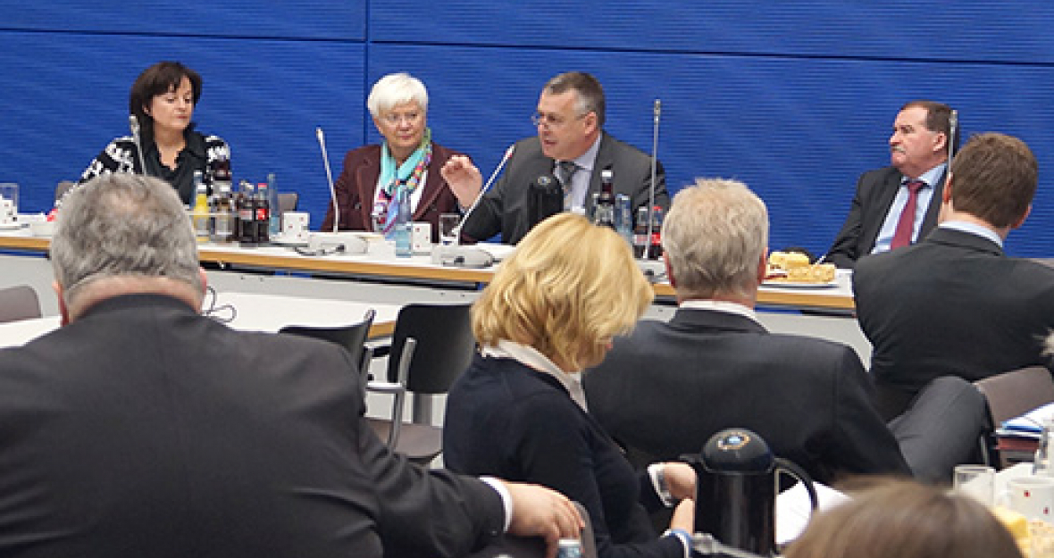 Die CSU-Landesgruppe im Gespräch mit dem Präsidenten des Bayerischen Bauernverbandes, Walter Heidl.