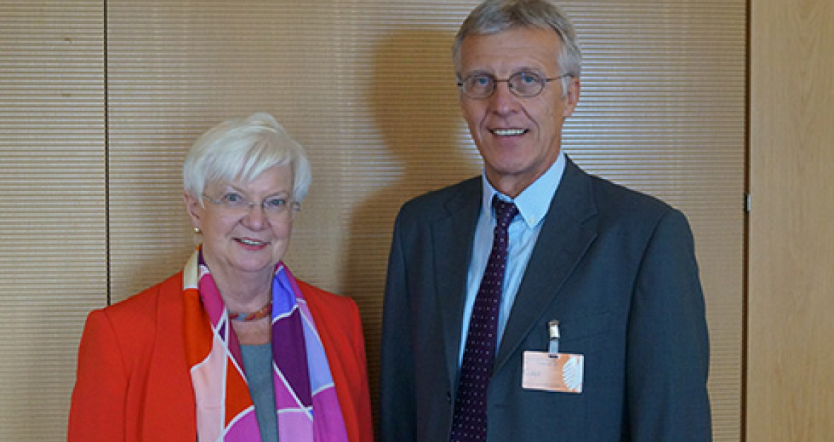 Die Vorsitzende der CSU-Landesgruppe im Deutschen Bundestag, Gerda Hasselfeldt, und der Geschäftsführer der Bayerischen Krankenhausgesellschaft, Siegfried Hasenbein, haben sich jüngst über den aktuellen Gesetzentwurf der Bundesregierung zur Krankenhausstr