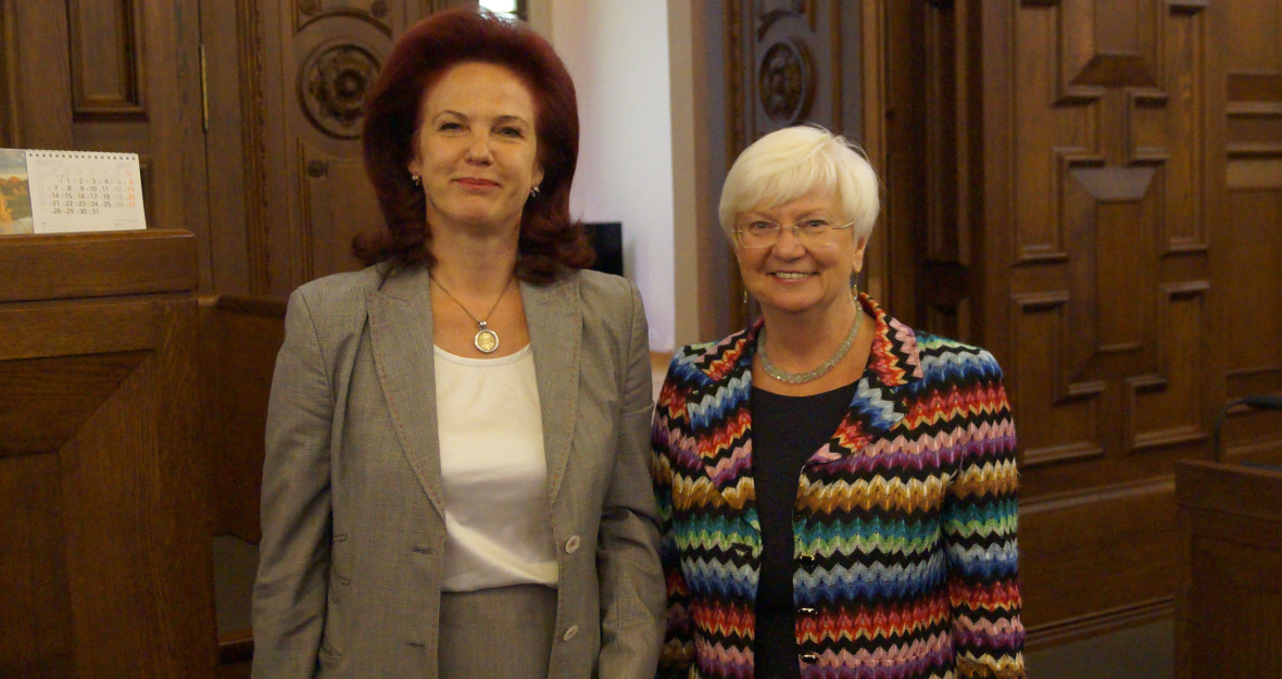 Solvita Aboltina, Präsidentin des lettischen Parlamentes und Gerda Hasselfeldt, Vorsitzende der CSU-Landesgruppe Solvita Aboltina, Präsidentin des lettischen Parlamentes und Gerda Hasselfeldt, Vorsitzende der CSU-Landesgruppe_490x275