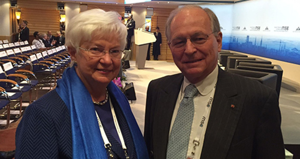 Auf der 51. Münchner Sicherheitskonferenz tauschte sich die CSU-Landesgruppenvorsitzende Gerda Hasselfeldt unter anderem mit Botschafter Wolfgang Ischinger, dem Vorsitzenden der Münchner Sicherheitskonferenz, aus. Auf der 51. Münchner Sicherheitskonferenz tauschte sich die CSU-Landesgruppenvorsitzende Gerda Hasselfeldt unter anderem mit Botschafter Wolfgang Ischinger, dem Vorsitzenden der Münchner Sicherheitskonferenz, aus.