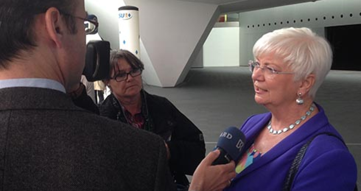 Gerda Hasselfeldt im Interview beim kleinen Parteitag in Nürnberg Gerda Hasselfeldt im Interview beim kleinen Parteitag in Nürnberg_490x275