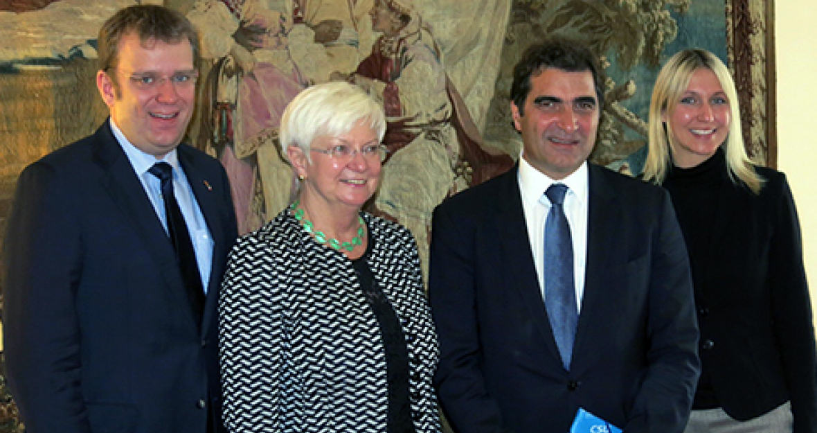 Die Delegation der CSU-Landesgruppe trifft in Paris den UMP-Fraktionsvorsitzenden. Dr. Reinhard Brandl, Gerda Hasselfeldt, Christian Jacob, Dr. Silke Launert, v.l.n.r.