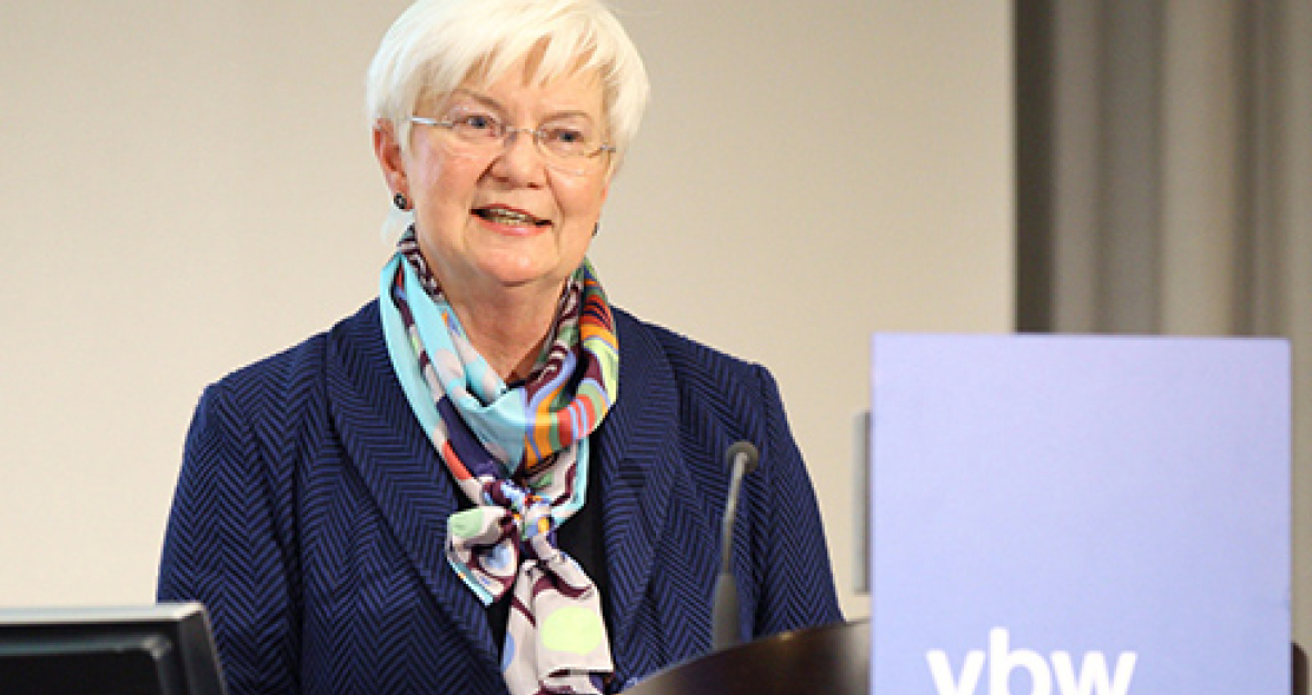 Der „Deutschland hat Zukunft“-Kongress der Vereinigung der Bayerischen Wirtschaft (vbw) hatte die Situation der Frauen in der Arbeitswelt zum Thema. „Junge Mädchen für techniknahe Berufe zu begeistern, ist sehr wichtig“, betonte Gerda Hasselfeldt. Der „Deutschland hat Zukunft“-Kongress der Vereinigung der Bayerischen Wirtschaft (vbw) hatte die Situation der Frauen in der Arbeitswelt zum Thema. „Junge Mädchen für techniknahe Berufe zu begeistern, ist sehr wichtig“, betonte Gerda Hasselfeldt.