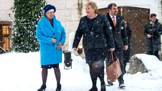 Gerda Hasselfeldt begrüßt Erna Solberg, Ministerpräsidentin von Norwegen