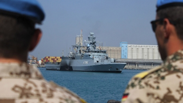 Einlaufen der Korvette Braunschweig in den Hafen auf Zypern