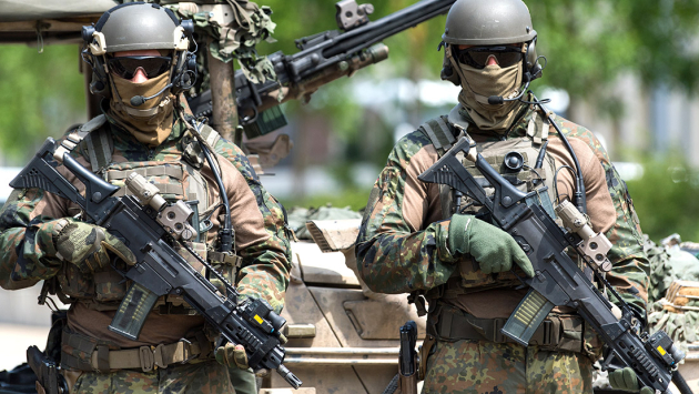 Spezialkräfte der Bundeswehr präsentieren sich beim Tag der Bundeswehr auf dem Gelände des Militärhistorischen Museum Spezialkräfte der Bundeswehr präsentieren sich beim Tag der Bundeswehr auf dem Gelände des Militärhistorischen Museum