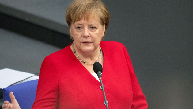 Bundeskanzlerin Angela Merkel im Plenum des Deutschen Bundestages