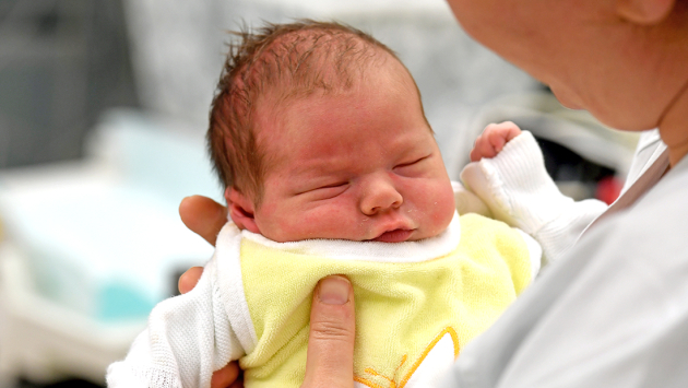 Baby in Klinik für Geburtshilfe