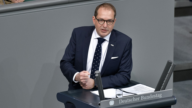 Alexander Dobrindt im Plenum des Deutschen Bundestages