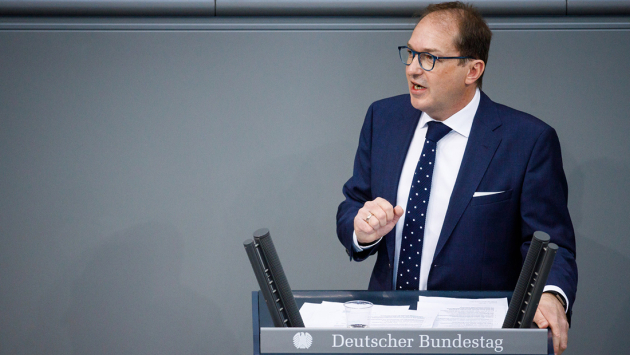 Alexander Dobrindt im Plenum des Deutschen Bundestages