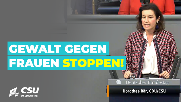 Dorothee Bär am Rednerpult im Plenum des Deutschen Bundestages