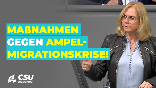 Andrea Lindholz am Rednerpult im Plenum des Deutschen Bundestages