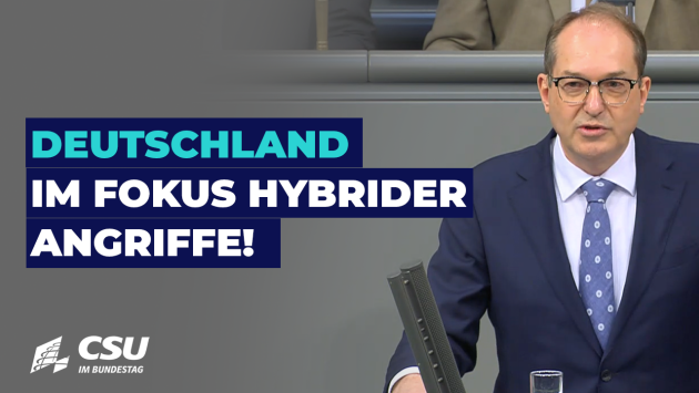 Alexander Dobrindt am Rednerpult im Plenum des Deutschen Bundestages