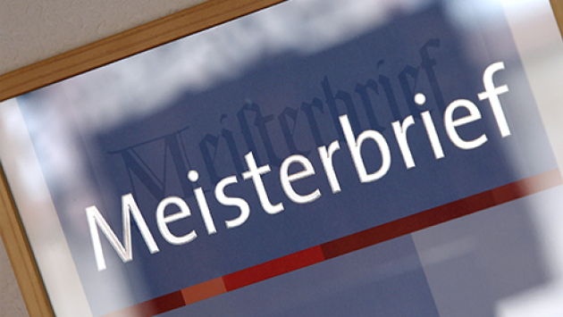 Als der Erfolgsfaktor für die hohe Qualität des deutschen Handwerkes gilt der Meisterbrief. Dieser soll nun mit einem Antrag der Koalitionsfraktionen gestärkt werden.  Als der Erfolgsfaktor für die hohe Qualität des deutschen Handwerkes gilt der Meisterbrief. Dieser soll nun mit einem Antrag der Koalitionsfraktionen gestärkt werden.