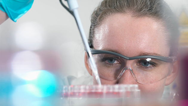Gute Ideen müssen schnell in innovative Produkte und Dienstleistungen umgesetzt werden. Das fördert die neue Hightech-Strategie. Hightech-Strategie_490x275