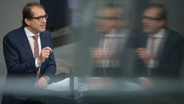 Bundesminister Dobrindt spricht im Plenum Bundesminister Dobrindt spricht im Plenum