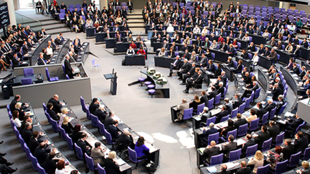 Vor 70 Jahren endete der Zweite Weltkrieg. Im Plenarsaal kamen der Deutsche Bundestag und der Bundesrat zu einer Gedenkstunde anlässlich des 8. Mai 1945 zusammen.